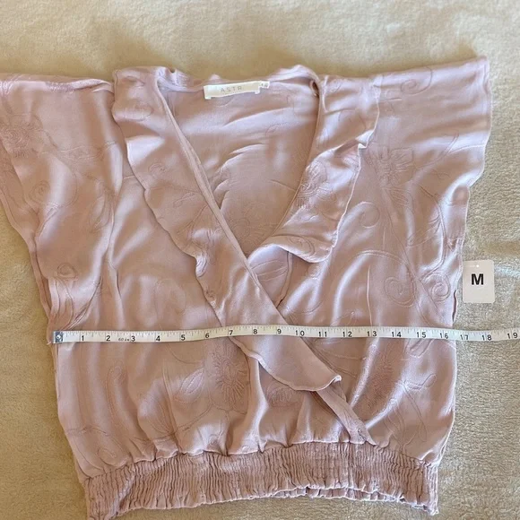 ASTR The Label Flutter Floral Pink Crop Blouse - Size M - Picture 7 of 10